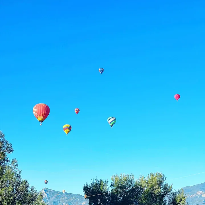 Monday morning air balloons
